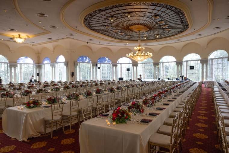 Zakelijk diner in de balzaal